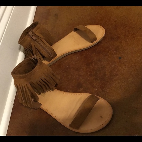 brown fringe sandals - Picture 3 of 4